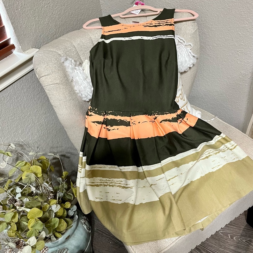 # 66 🌺 Connection 18 green Dress
